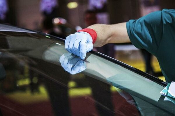 Видалення сколів на лобовому: як швидко повернути безпечний огляд для киян